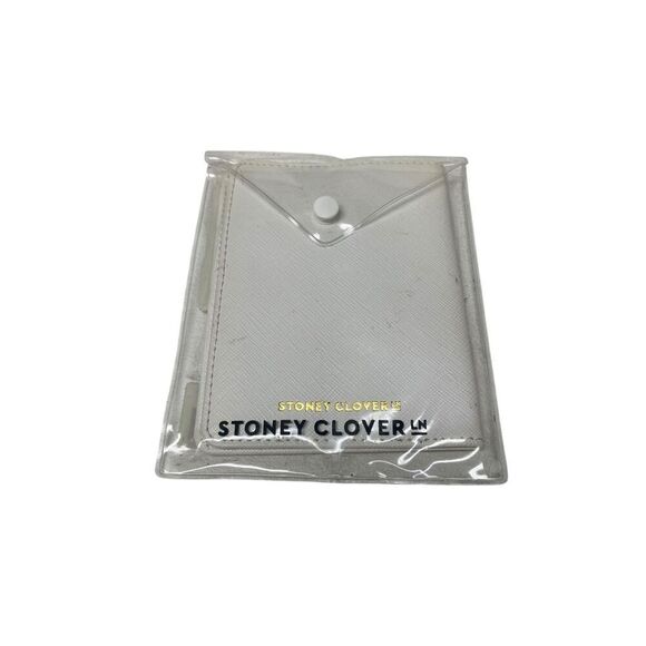 Stoney Clover Lane Textured Passport Case in Blanc New with Defect - Picture 1 of 4